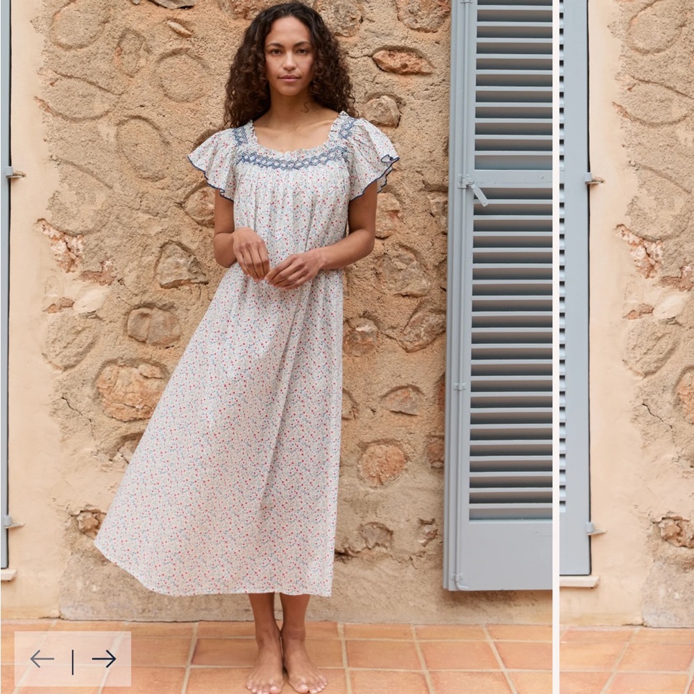 Elegant Floral Maxi Dress in White and Blue